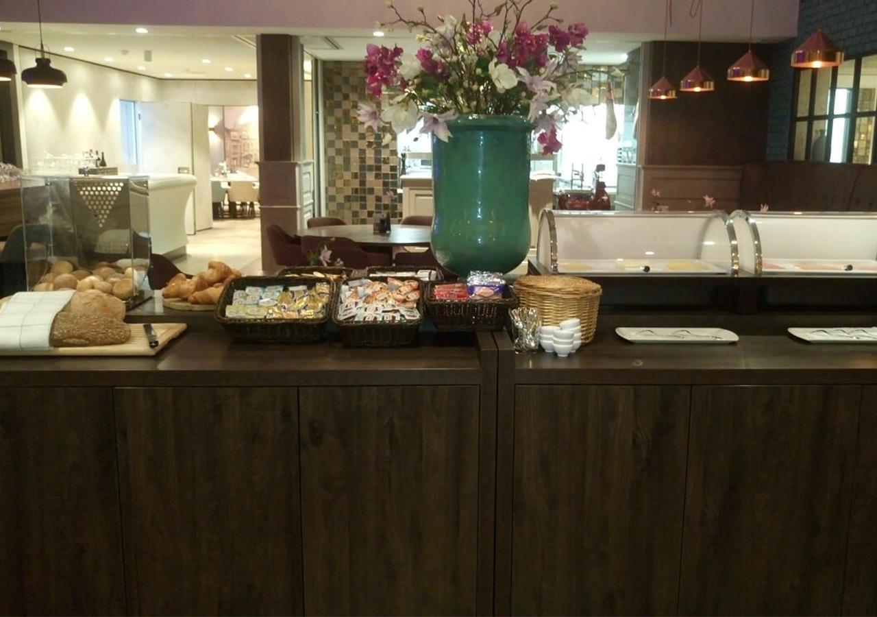 Brasserie-Hotel Antje Van De Statie Weert Extérieur photo